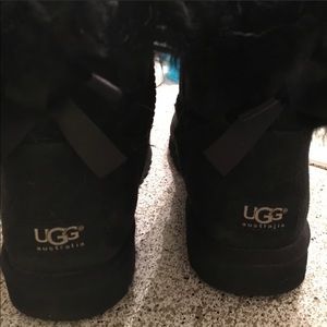 Black mini bailey bow uggs size 7